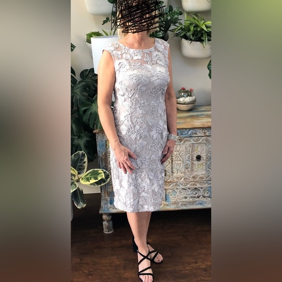 Lovely silver mother of the bride dress with ribbon detail - Picture 5 of 5